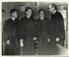 1972 Press Photo Rev Howard Newton greets Korean colleagues after bi-lingual svc picture