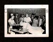 YOUNG MEDICAL STUDENTS OBSERVING PROCEDURE DOCTOR NURSE OLD/PHOTO SNAPSHOT- G445 picture