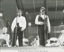 Press Photo Placido Domingo, Sherrill Milnes sing at a Met in the Parks concert picture