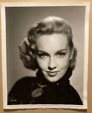 Hollywood pinup photo of actress Leigh Snowden 1955 portrait “Outside the Law” picture