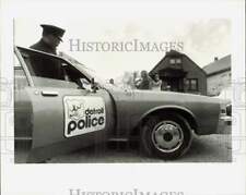 1991 Press Photo Police cruise neighborhood in Detroit to keep order - lra89796 picture