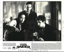 2001 Press Photo The starring cast in a scene from 