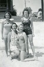 Q466 Original Vtg Photo WOMEN IN SWIM SUITS ON BEACH c 1930's picture