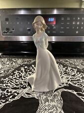 NAO BY LLADRO #1450 TRULY IN LOVE RARE GIRL No Box picture