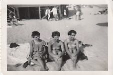 FOUND PHOTO Original B and W Snapshot PHOTOGRAPHY  D 810 17 P picture