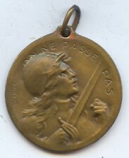 France Exonumia WW1 1916 Verdun Medal (#1049).  Very Nice Condition 27MM.  picture
