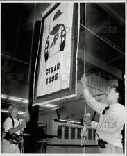 1995 Press Photo Chad Capra, Steve Pini hang banner for horse 