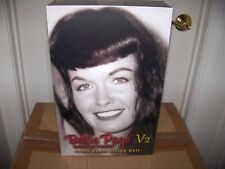DYNAMITE SUPER RARE BETTIE PAGE QUEEN OF PINUPS 1/6 SCALE ACTION DOLL  MINT HTF picture