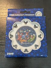 WALT DISNEY WORLD COLLECTOR'S CHRISTMAS ORNAMENT 2009 CERAMIC DISC MICKEY MOUSE picture