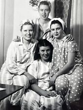 J8 Photo Group 1940's Four Beautiful Women Pretty Slumber Party Sleepover picture