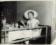 Press Photo Lillian Roth dines at a restaurant with her dog - lrb11455 picture