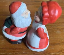 Vtg Christmas Santa and Mrs. Claus Kissing Salt & Pepper Shakers Set 🎄 picture
