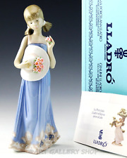 Lladro Figurine COURTNEY GIRL with STRAW HAT AND FLOWERS #5648 Mint in Box picture