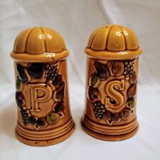 Vintage Retro Style Salt and Pepper shakers - (pre-owned) picture