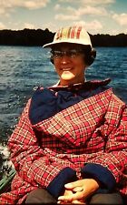 NY15 ORIGINAL KODACHROME 1950s 35MM SLIDE WOMEN DUCK LAKE MICHIGAN COAT BACKWARD picture