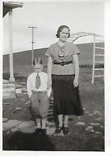 SMALL FOUND PHOTO Original BLACK AND WHITE Snapshot MOTHER AND CHILD 26 68 W picture