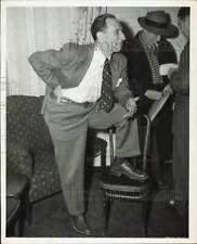 1948 Press Photo Union leader Harry Bridges at a press conference - afa54857 picture