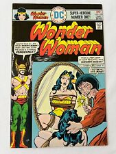 Wonder Woman #221 | DC Comics | 1976 picture