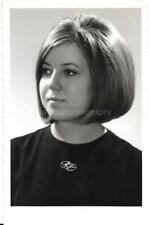 Found Photo BLACK AND WHITE Original PRETTY YOUNG WOMAN 1960's Portrait 210 53 Y picture