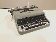 HISPANO OLIVETTI PLUMA 22 TYPEWRITER. MADE IN SPAIN. 1950s. SPANISH LAYOUT. PICA picture