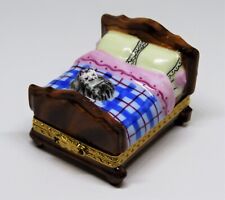 LIMOGES FRANCE BOX ~ TABBY CAT ASLEEP ON A BED ~ KITTEN ~ KITTY ~ PEINT MAIN picture