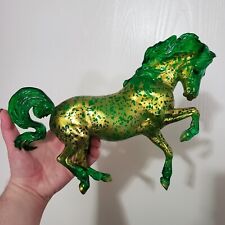Breyer Horse 2021 Spice Drop Green And Gold Holiday Horse picture