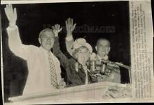 1948 Press Photo Carroll Reece, Edith Rogers, Walter Hallanan waves to delegates picture