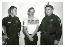 LEE HARVEY OSWALD IN POLICE CUSTODY JOHN F. KENNEDY ASSASINATION 5X7 PHOTO picture