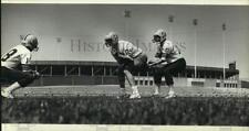 1984 Press Photo Green Bay Packers football players practice at minicamp picture