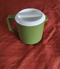 VINTAGE RUBBERMAID 1 1/2 QT SMALL GREEN PITCHER WITH WHITE LID GOOD CONDITION picture