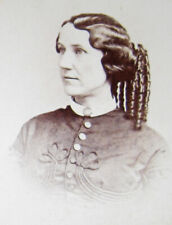 ANTIQUE CW ERA CDV PHOTO OF A YOUNG WOMAN WITH LOVELY FINGER WAVES & LONG CURLS picture