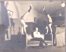 1920s UNUSUAL ACROBATIC PHOTOGRAPH 2 MAN HANDSTAND OPPOSITE SIDES OF SOFA Z5454 picture