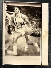 Rookie Lionel Hollins Loses Shoe PORTLAND BLAZERS 1975 NBA Original Press Photo picture