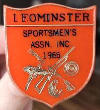 VINTAGE 1965 LEOMINSTER MA. ROD & GUN SPORTSMAN'S ASSN. CLUB HUNTING FISHING PIN picture