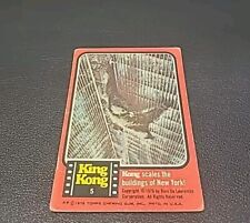 1976 Topps King Kong #5 Kong Scales the Buildings of NY  picture