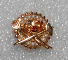 Theta Tau Engineering Fraternity Lapel Pin • Gold Seed Pearls Garnet Badge '20 picture