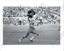 1981 Cincinnati Bengals WR Cris Collinsworth Pass VS Houston Oilers Press Photo picture