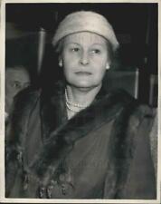 1957 Press Photo Mrs. Swimburn ,husband jailed in Cairo - KSB00673 picture