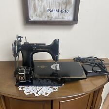 Vintage 1950s Singer Featherweight  Sewing Machine 221 Works. picture