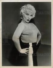 1957 Press Photo Roxanne Arlen, Hollywood actress, stars in 