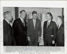1962 Press Photo President Kennedy and newspaper executives pose at White House. picture