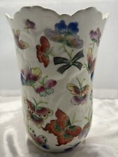 Vintage White Porcelain Butterfly Flower Vase Scalloped Edge Chinese picture