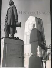 1952 Press Photo President Abraham Lincoln's statue at Gettysburg, Pennsylvania picture