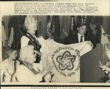 1976 Press Photo John Warner presents flag to National Society of Colonial Dames picture