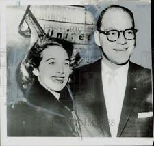 1956 Press Photo Jack Benny's daughter, Joan, and husband arrive in Los Angeles. picture