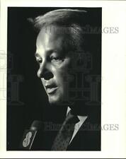 1985 Press Photo Governor Edwin Edwards at Landmark speaking to State Troopers picture