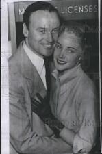 1955 Press Photo Richard Anderson and Carol Lee Ladd Get marriage License picture