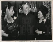 1948 Press Photo Bishop Joseph McGucken, Mrs. Lokrantz & Louella Parsons in CA picture
