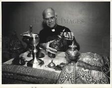 1990 Press Photo Reverend Francis Kennedy at St. Mary Church, Chicopee picture
