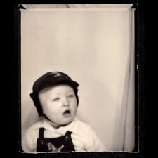 DAZED & CONFUSED BABY BOY ADORABLE FUNNY FACE ~ 1950s PHOTOBOOTH PHOTO picture